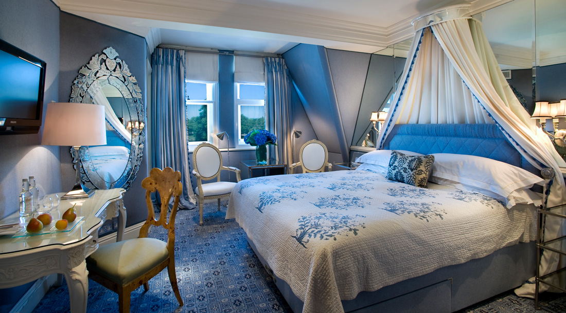 The 5 Most Romantic Experiences You Can Have At Red